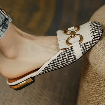 Moterų natūralios odos audinio kratinys aikštėje kojų slip-on butai skaidres metalo sagtis pakraštyje atsitiktinis vasaros mulų batai, sandalai